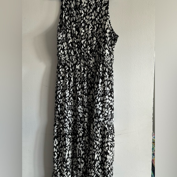 Black and white, small floral maxi dress. Lightweight. Stretchy. - Picture 3 of 7